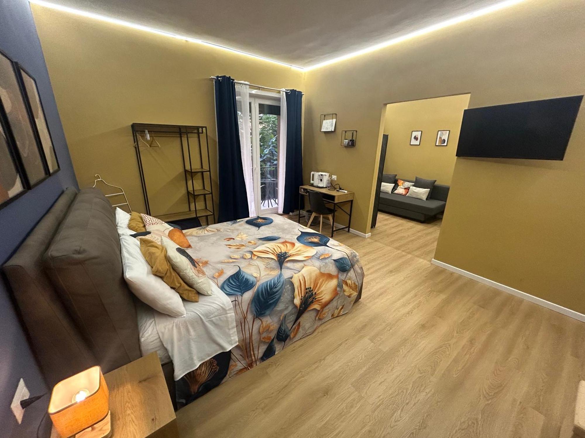 Vomero Suite And Deluxe Room B&B Napoli Exterior photo